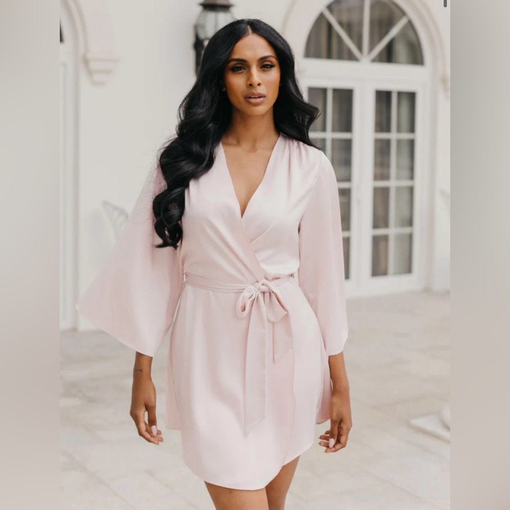 Le Rose Stories WILLOW PETAL HEM SATIN TRIM ROBE